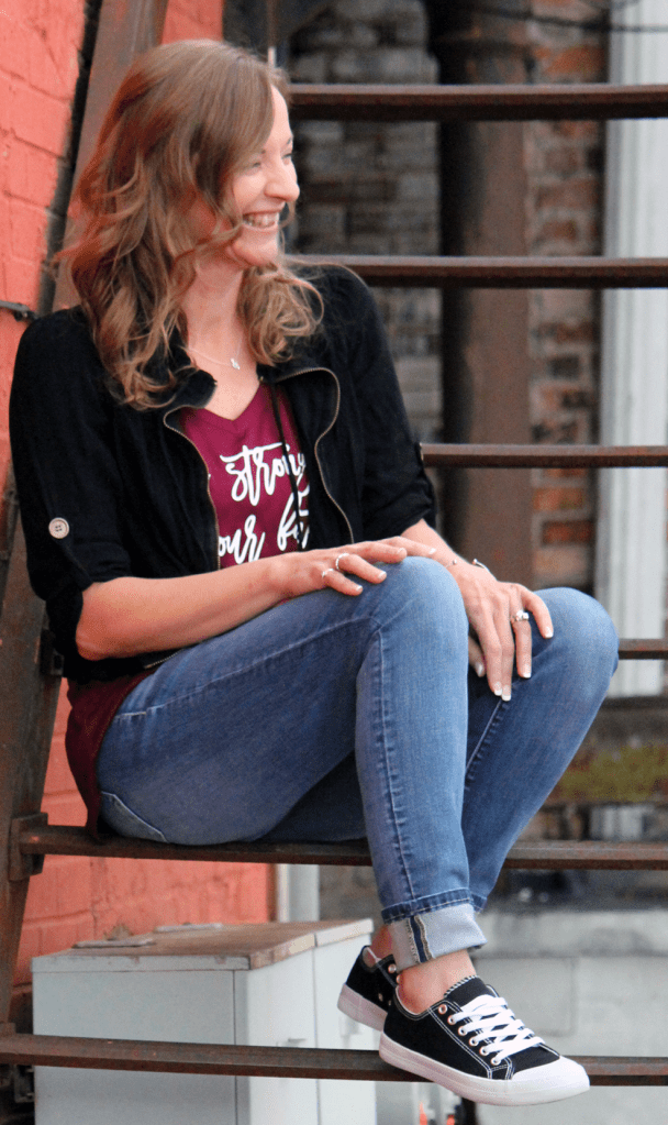 This image has an empty alt attribute; its file name is ch_laughing.png